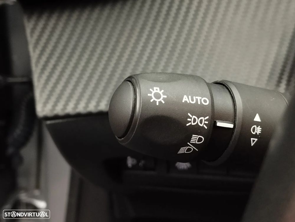 Peugeot 208 1.2 PureTech Active Pack - 19