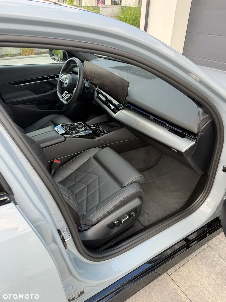 BMW Seria 5 520d mHEV - 14