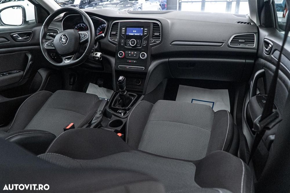 Renault Megane TCe 140 GPF ZEN - 3
