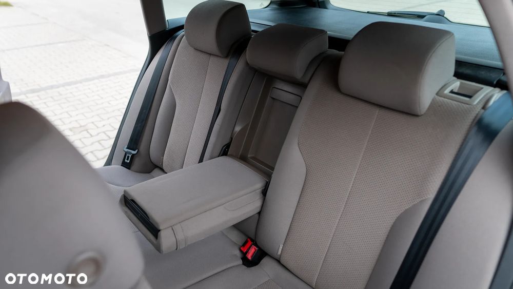 Volkswagen Passat Variant 1.8 TSI Comfortline - 19