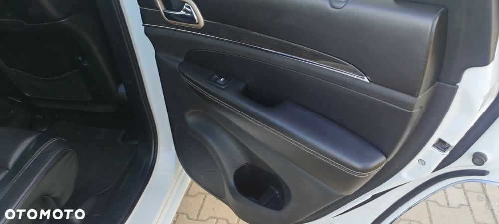 Jeep Grand Cherokee - 25