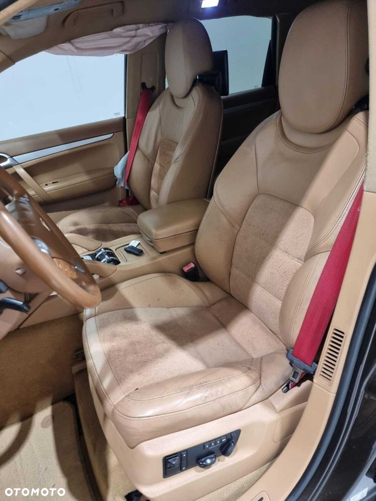 Porsche Cayenne - 19