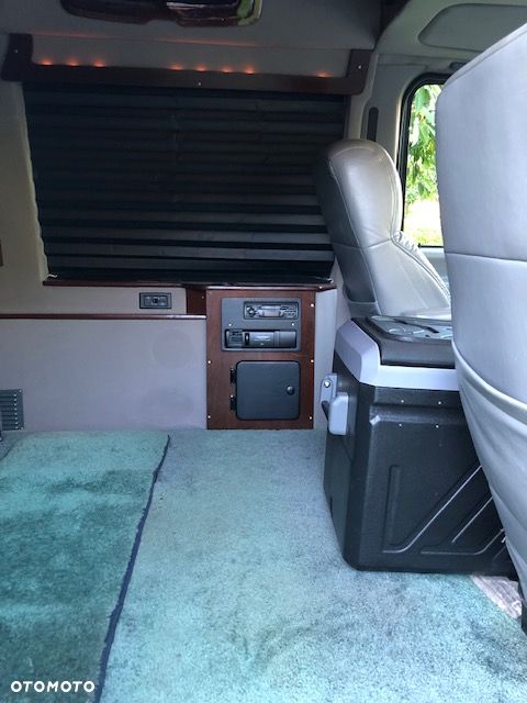 Ford Econoline - 11