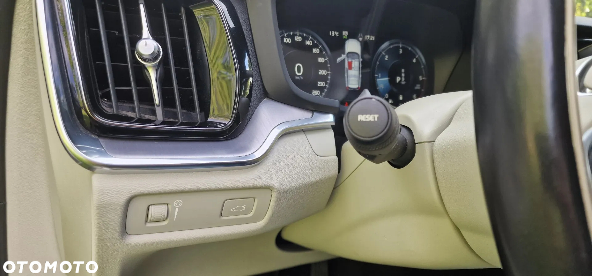 Volvo V60 B4 D Momentum Pro - 28