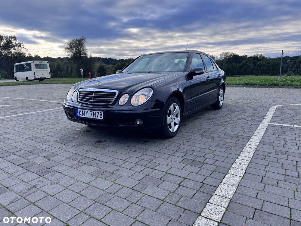 Mercedes-Benz E-Class 2004 photo 2
