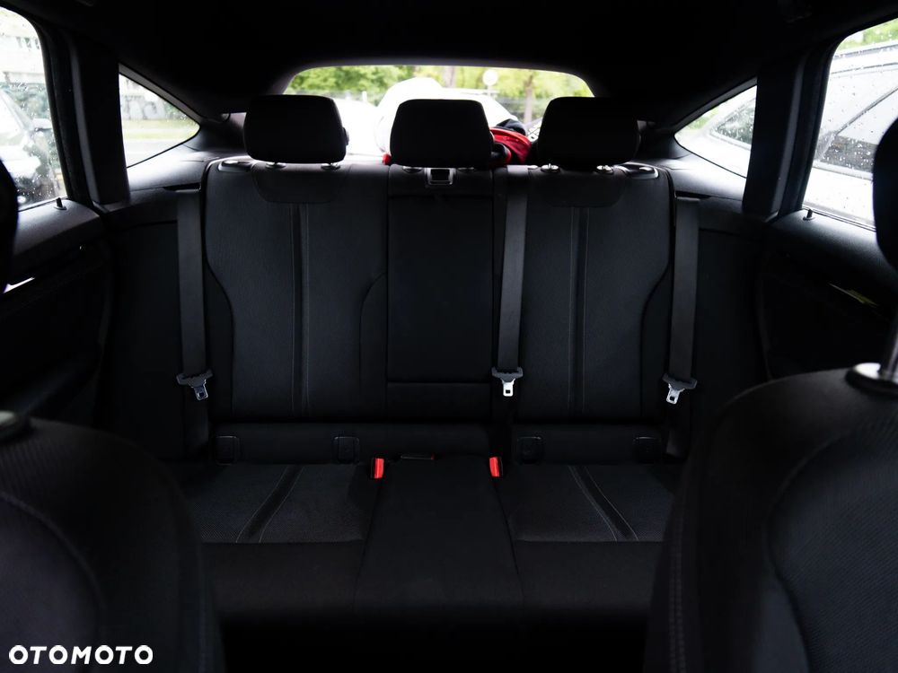 BMW 3GT 330i xDrive M Sport - 25