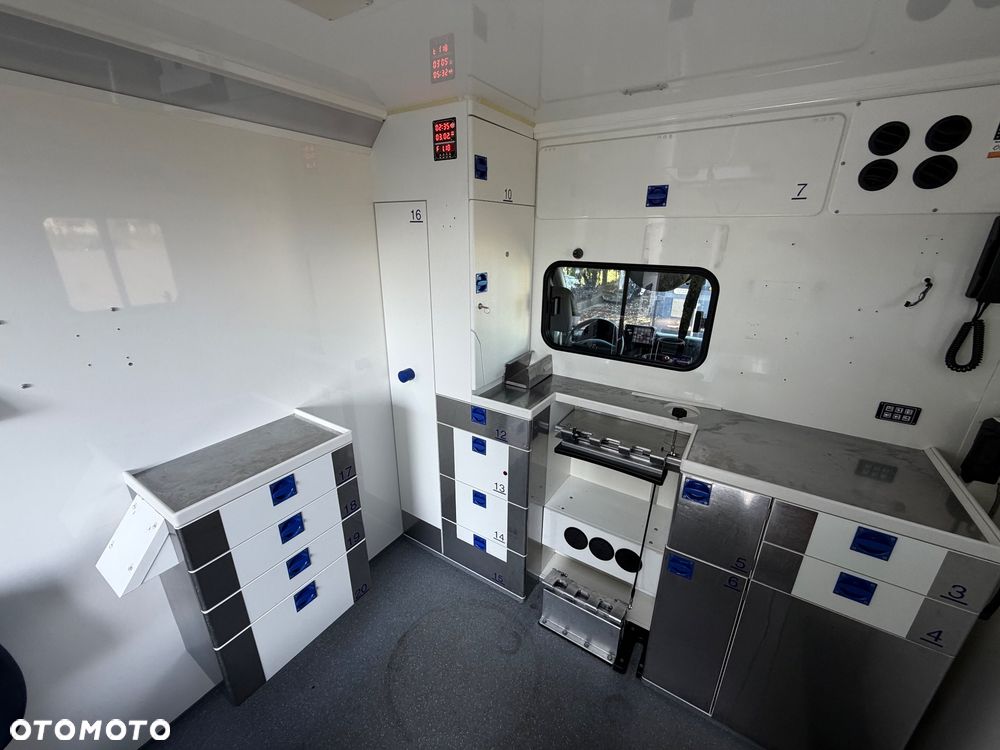 Mercedes-Benz Sprinter - 25