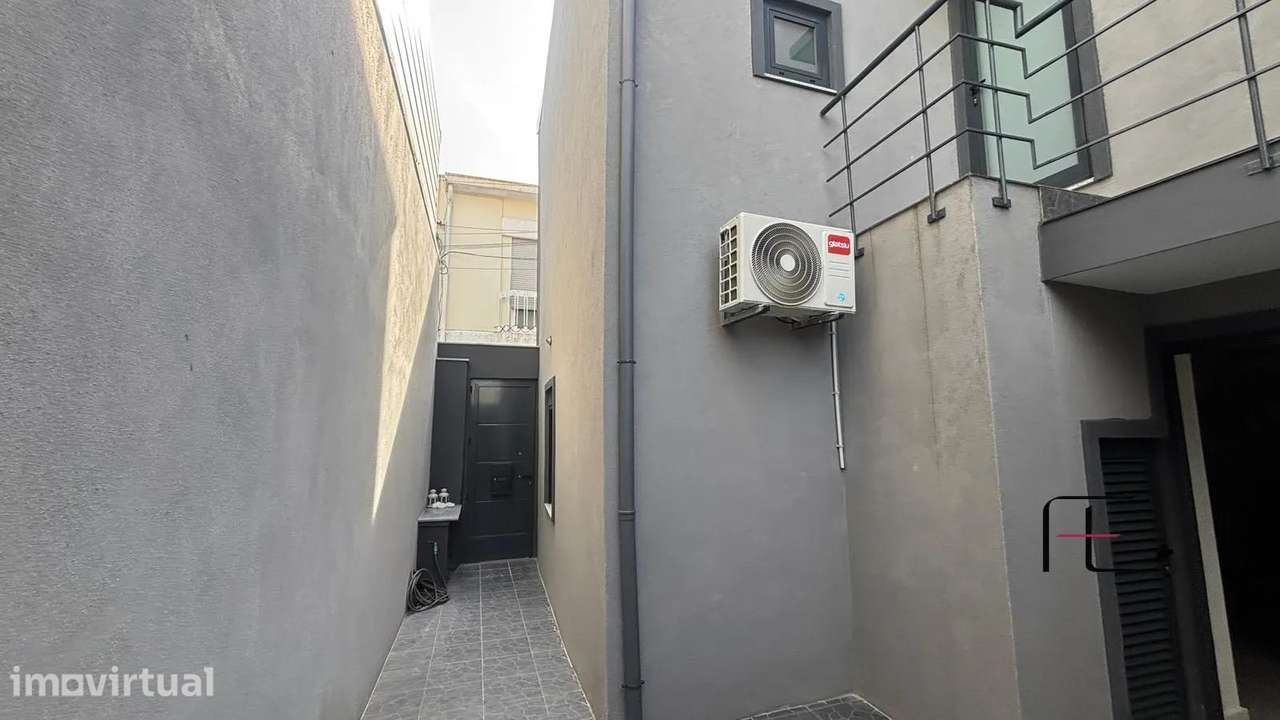 Moradia t2 com espaço exterior em Valbom - Grande imagem: 2/36