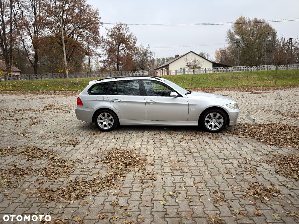 BMW Seria 3 318i Touring - 5