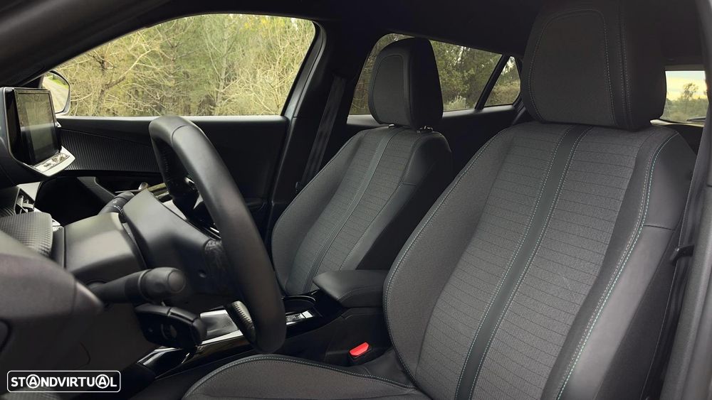 Peugeot 2008 PureTech 130 Allure Pack - 23