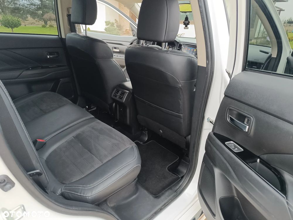 Mitsubishi Outlander 2.4 4WD Diamant+ - 25