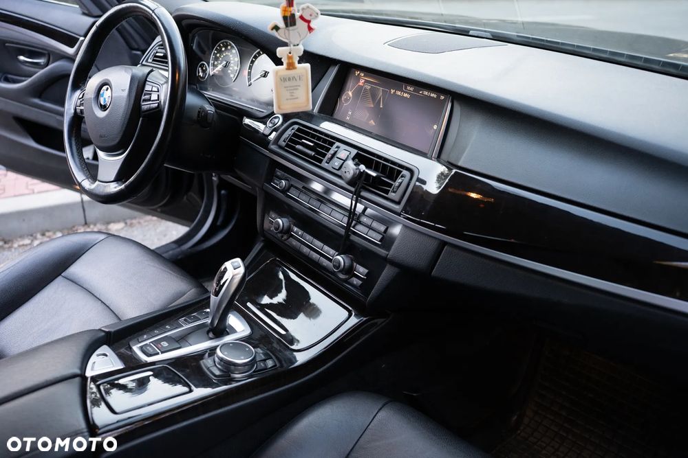 BMW Seria 5 528i - 24
