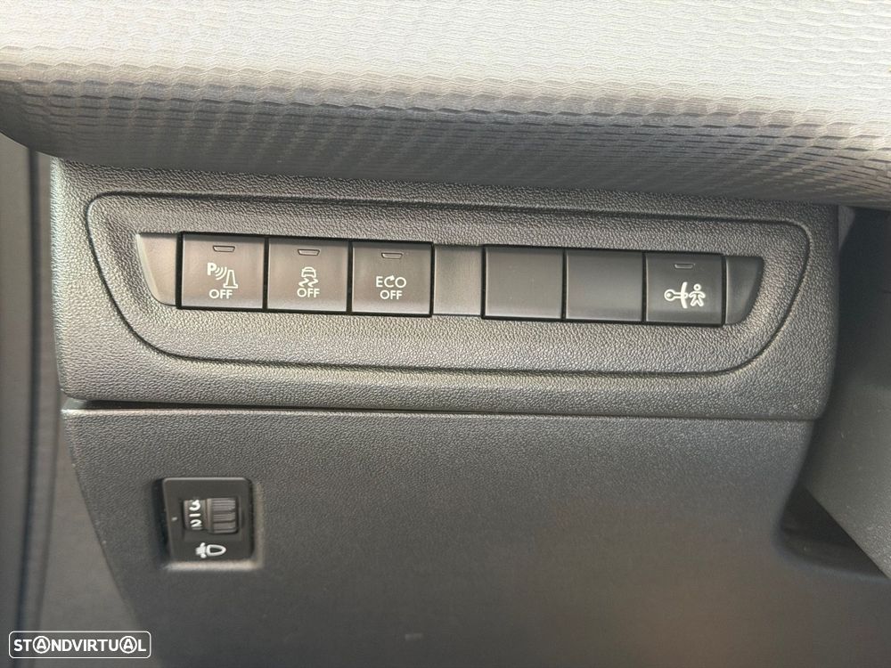 Peugeot 2008 1.6 e-HDi Allure 2-Tronic - 31