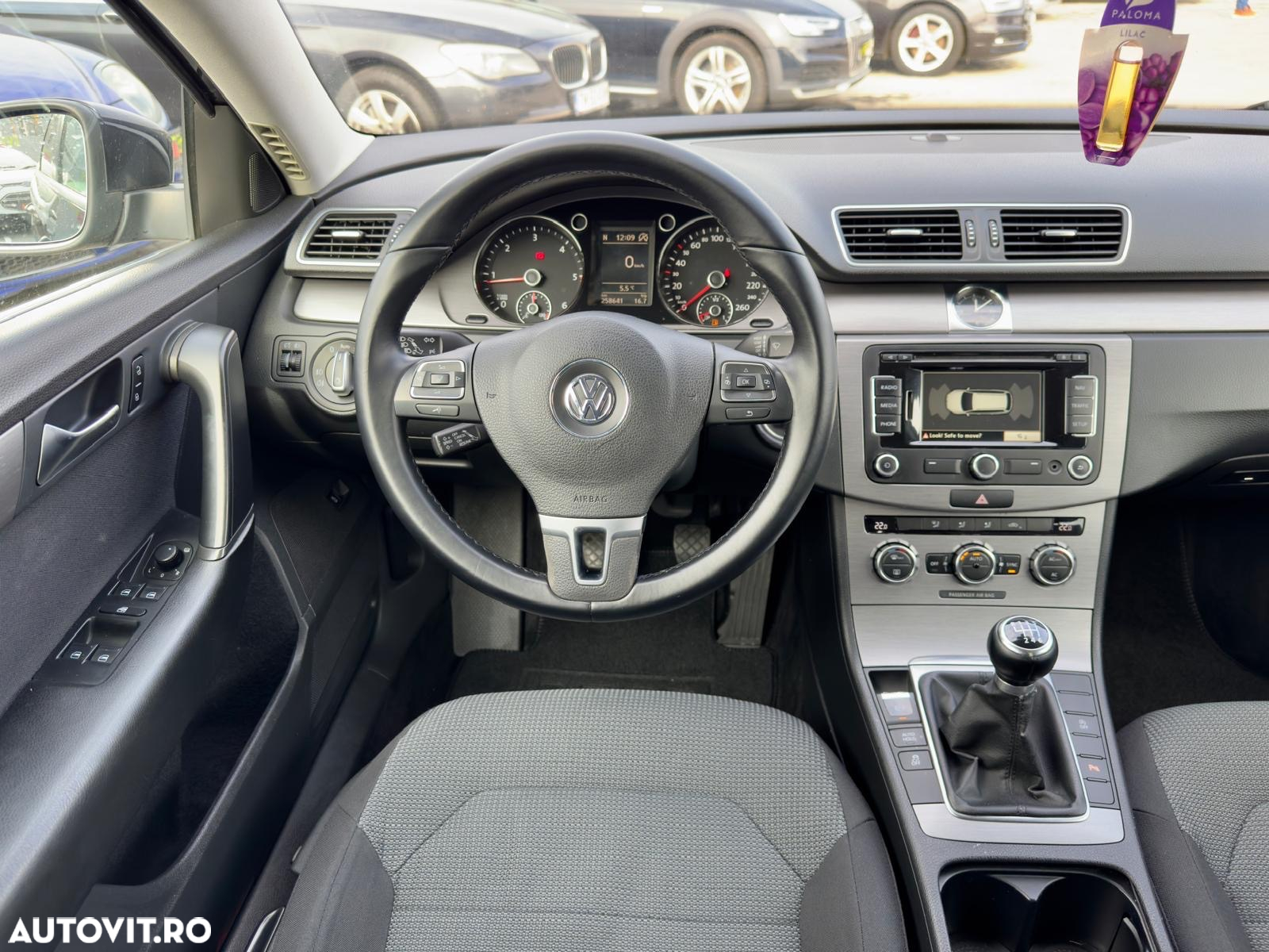 Volkswagen Passat - 4