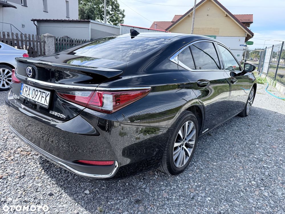 Lexus ES 2021