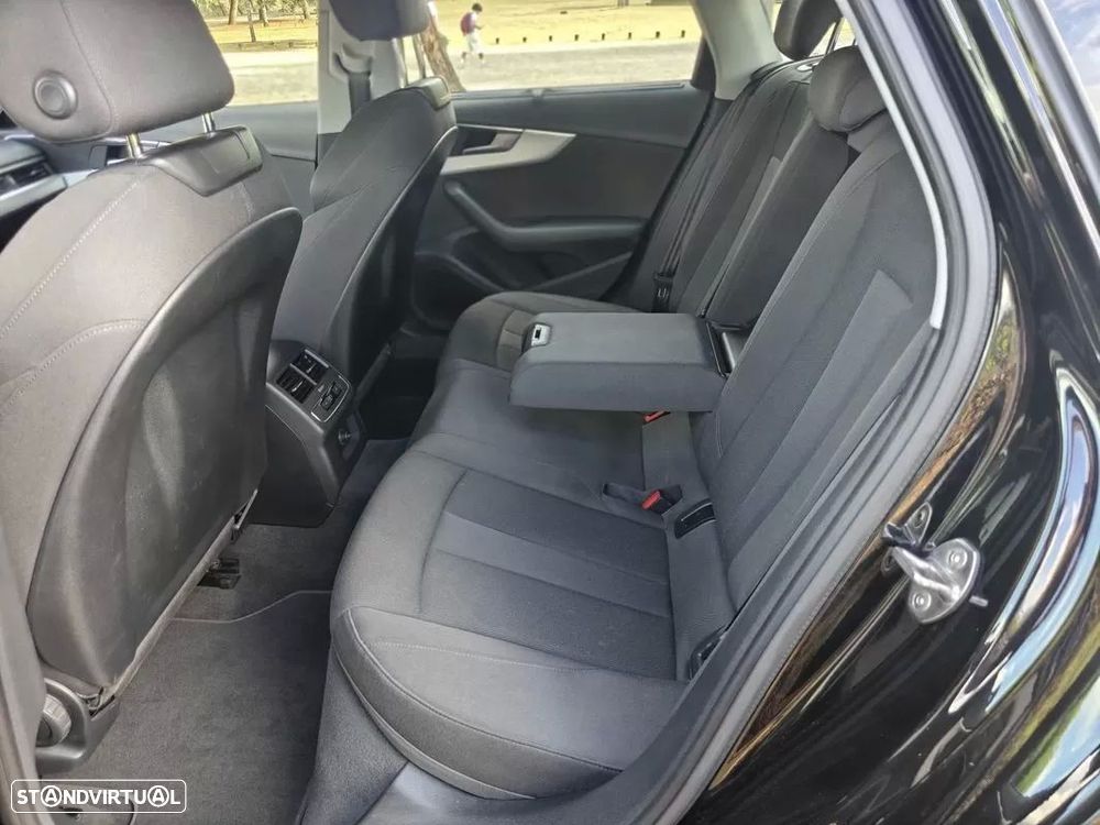 Audi A4 Avant 35 TDI Sport S tronic — fotografia 14