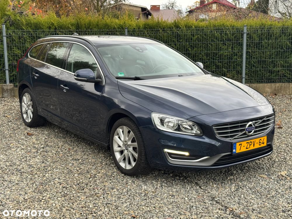 Volvo V60 D2 Summum - 27