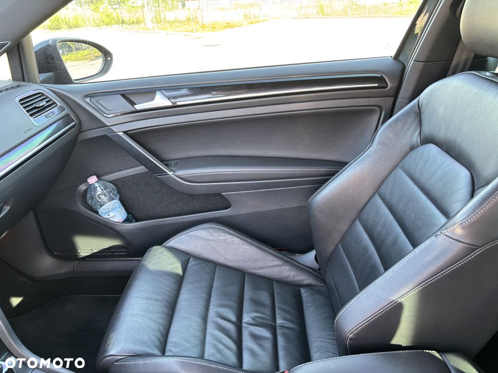 Volkswagen Golf - 17