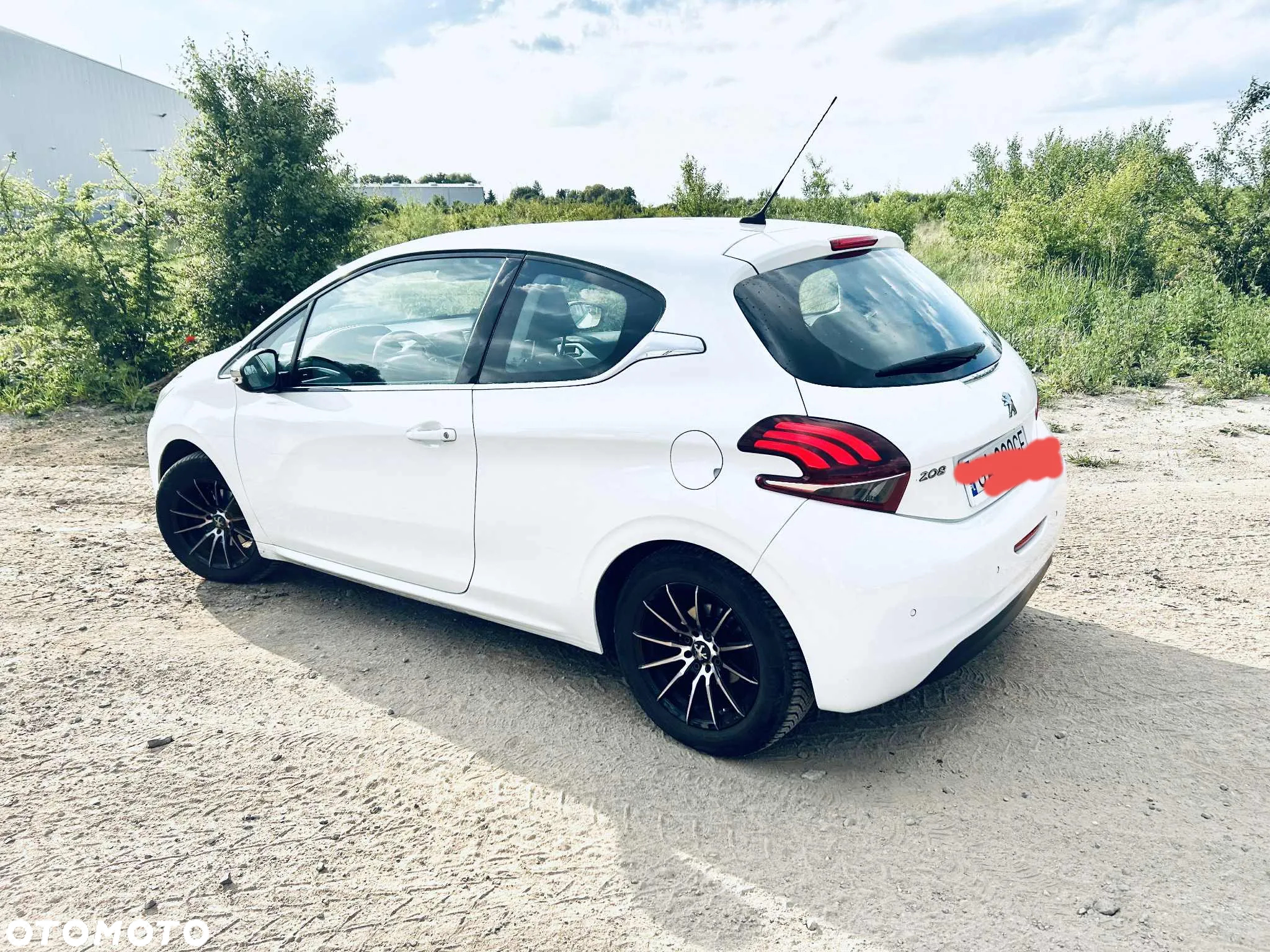 Peugeot 208 - 30