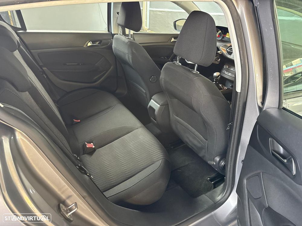 Peugeot 308 1.6 e-HDi Allure J17 - 24
