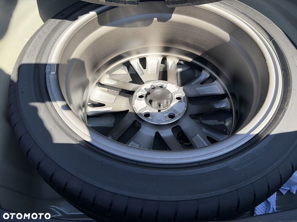 Toyota Camry - 27