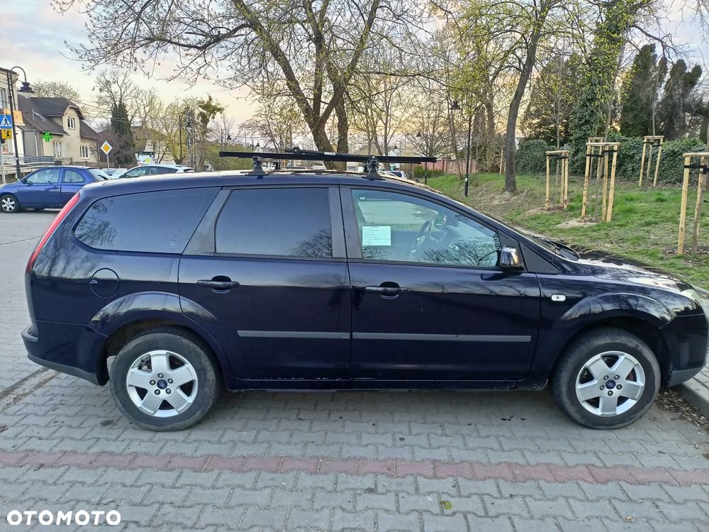 Ford Focus 1.6 Ambiente - 4