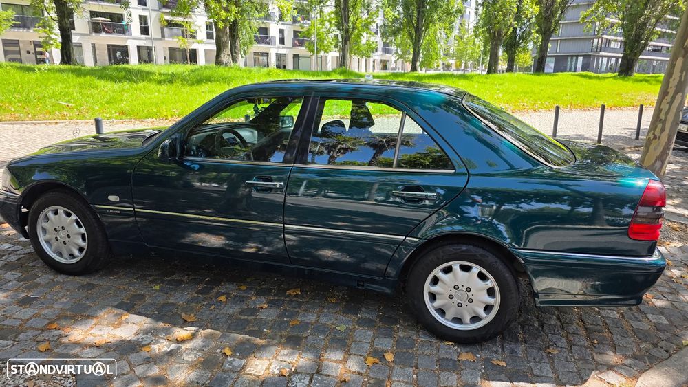 Mercedes-Benz C 220 D Elegance — fotografia 13