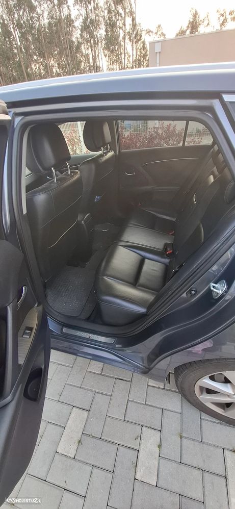 Toyota Avensis SW 2.0 D-4D Exclusive - 6