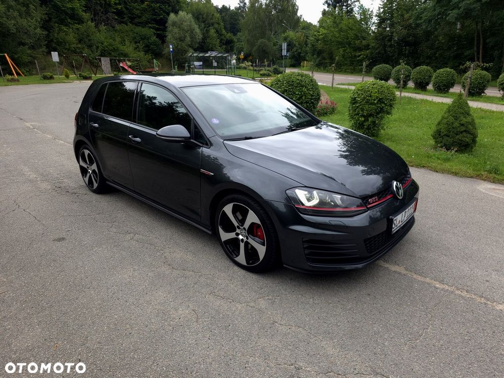 Volkswagen Golf - 3