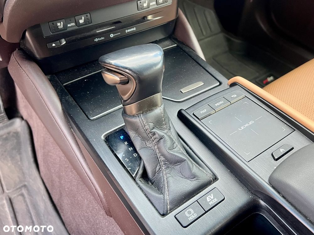 Lexus ES 300h F Sport - 16