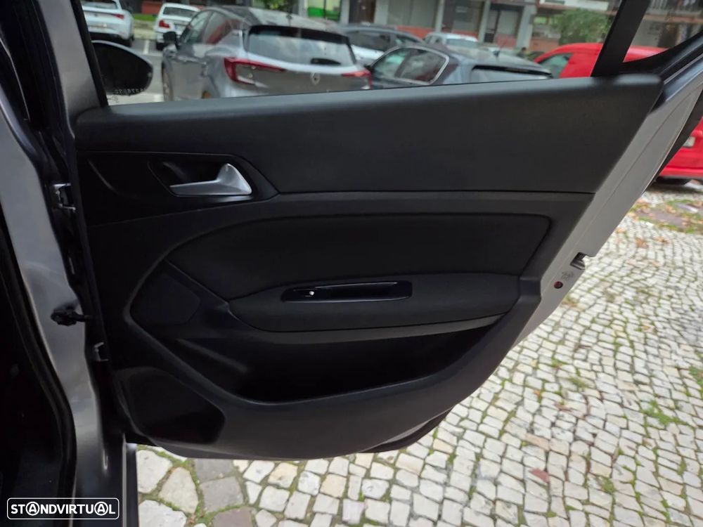 Peugeot 308 PureTech 130 GPF EAT8 Stop & Start Tech Edition - 29