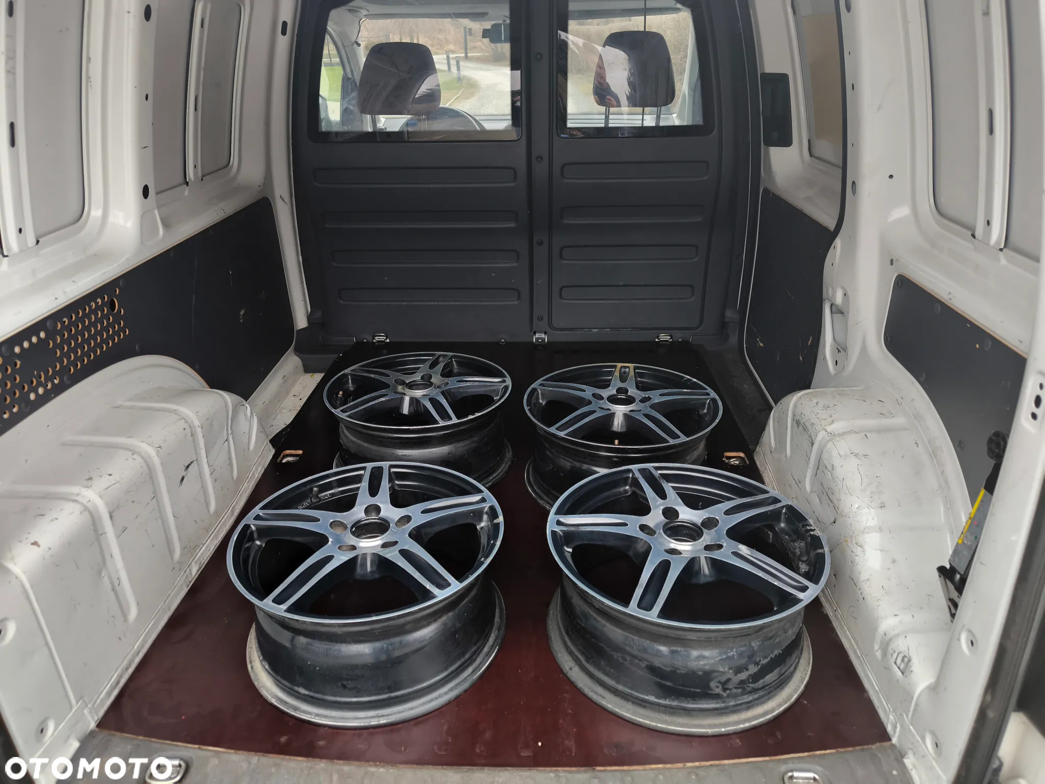 Volkswagen Caddy 2.0 TDI DSG - 11