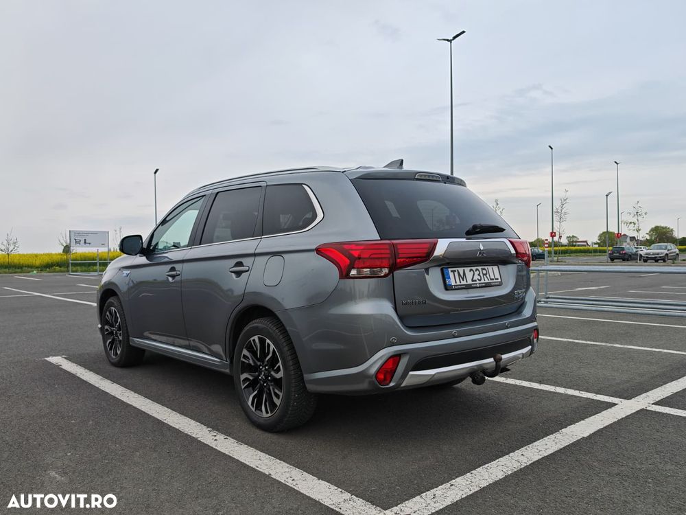 Mitsubishi Outlander 2.0 4WD - 7
