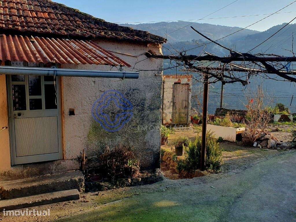 CASA PARA RECUPERAR NO CENTRO DE FRENDE, BAIÃO - Grande imagem: 2/25