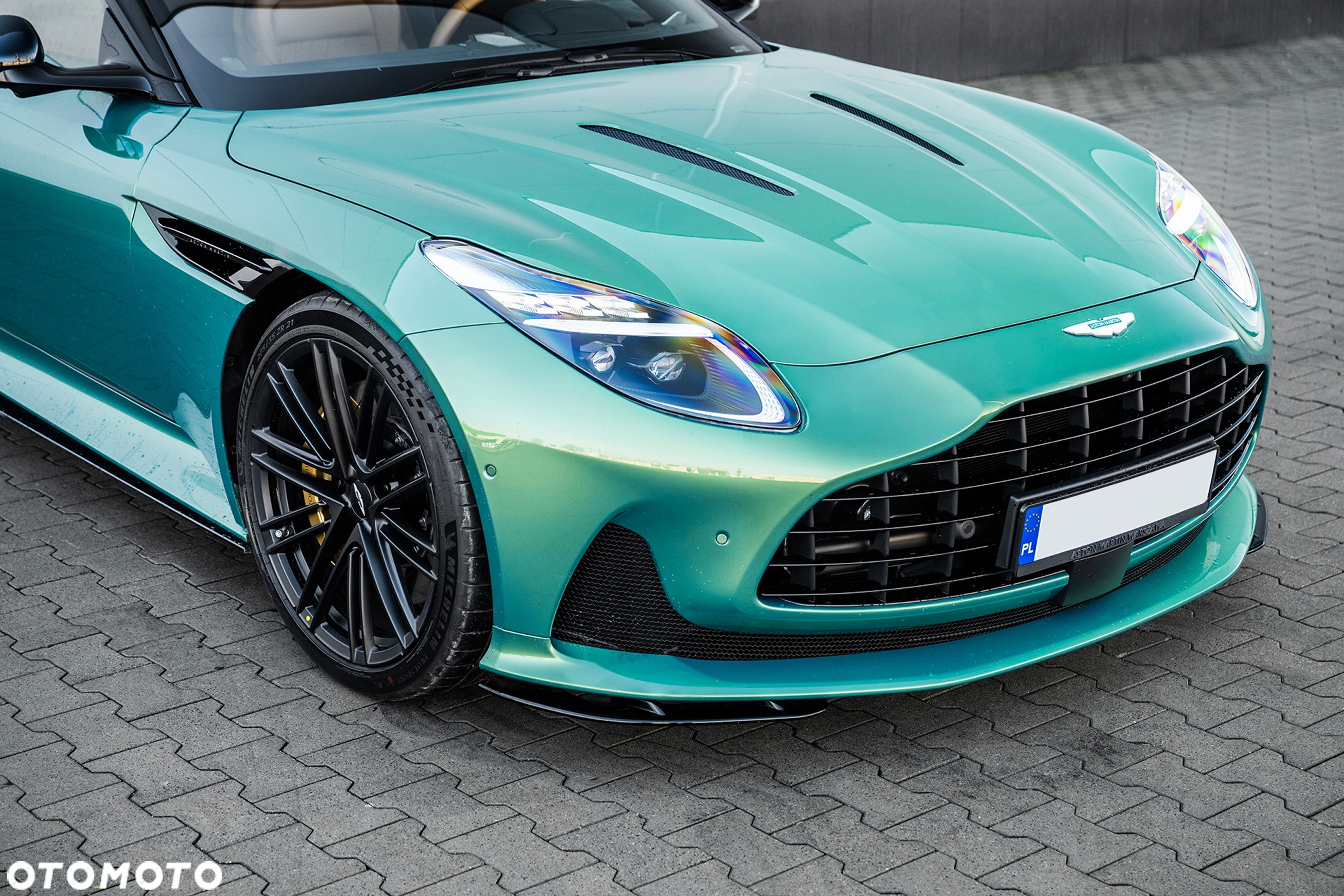 Aston Martin DB12 - 7