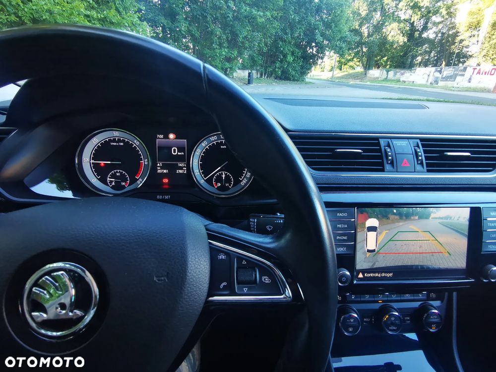 Skoda Superb 2.0 TDI Premium Edition - 7