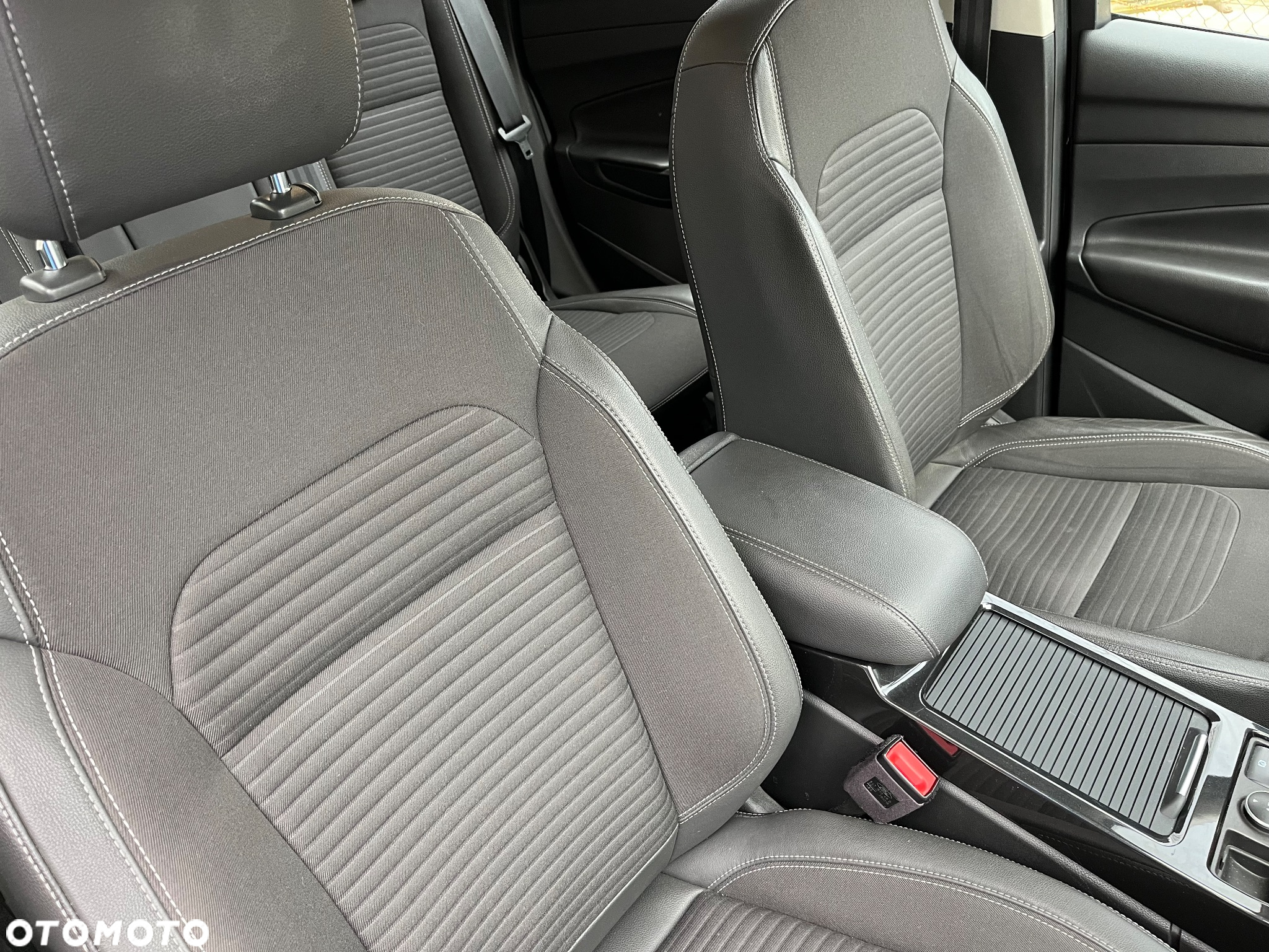 Ford Kuga 2.0 TDCi AWD Titanium - 36