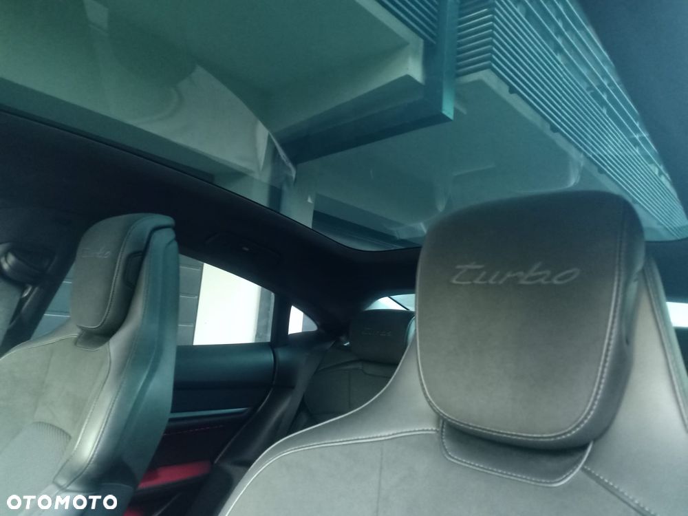 Porsche Taycan Turbo - 24