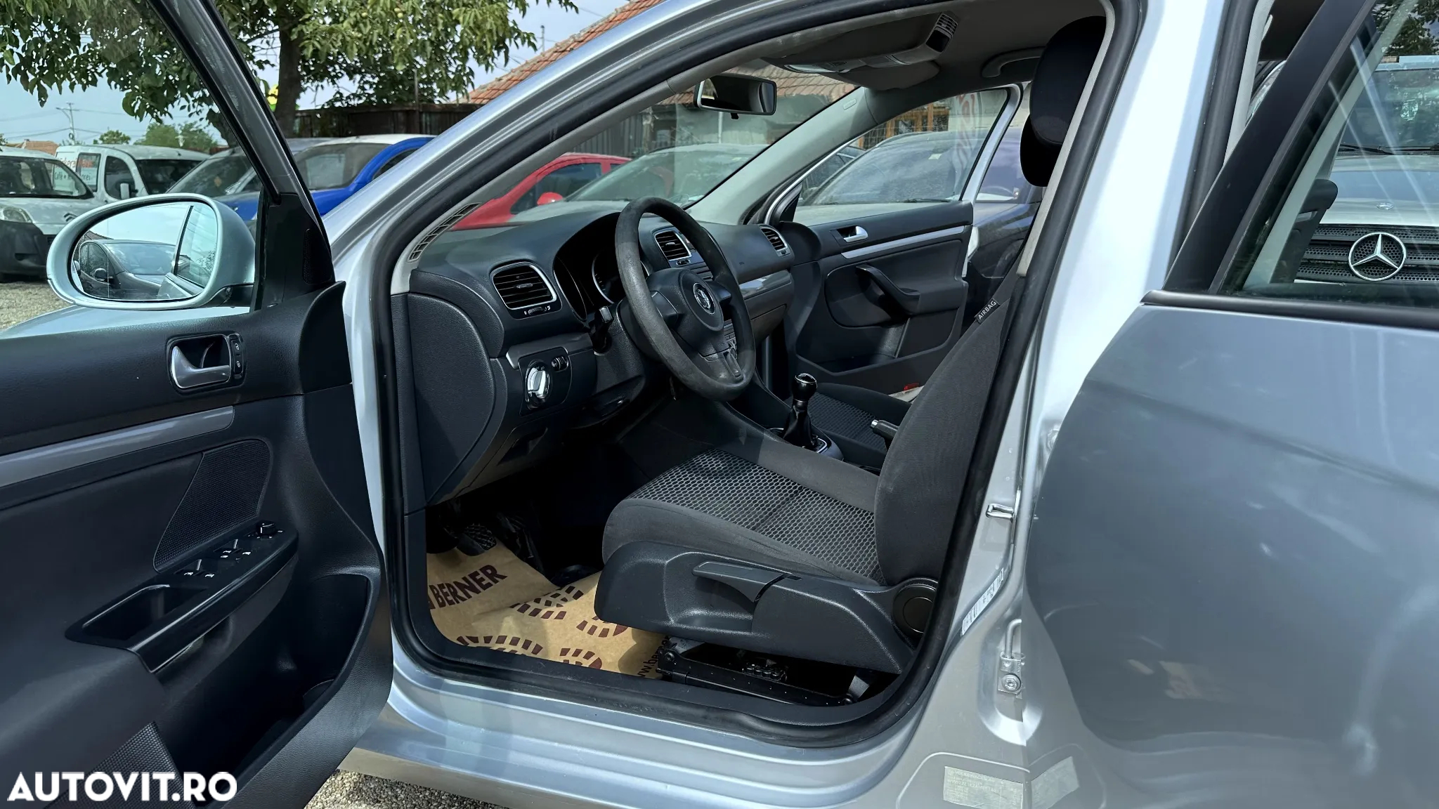 Volkswagen Golf 1.6 TDI BMT Comfortline - 19
