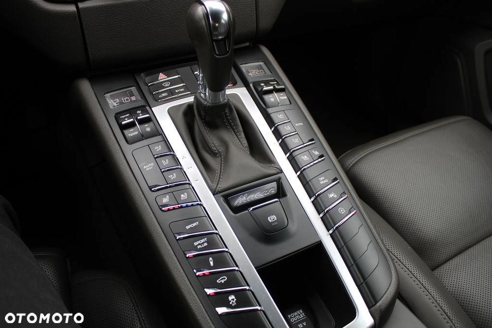Porsche Macan - 29
