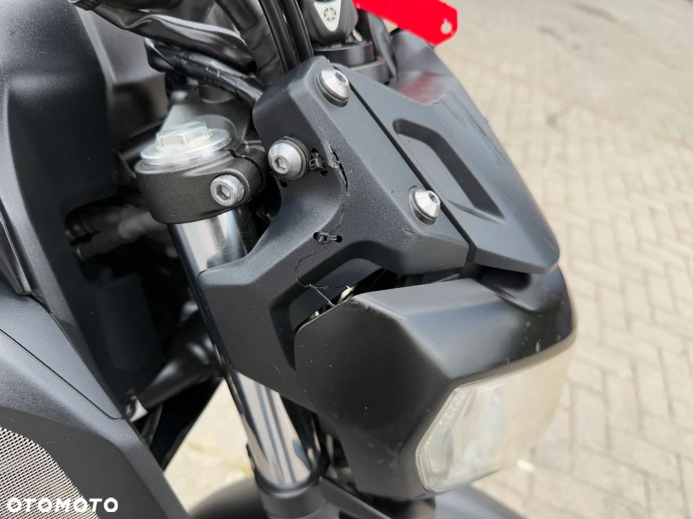 Yamaha MT - 27
