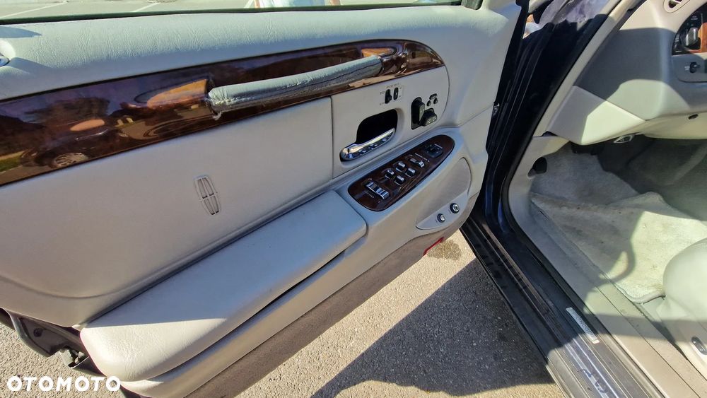 Lincoln Town Car 4.6 Signature - 22