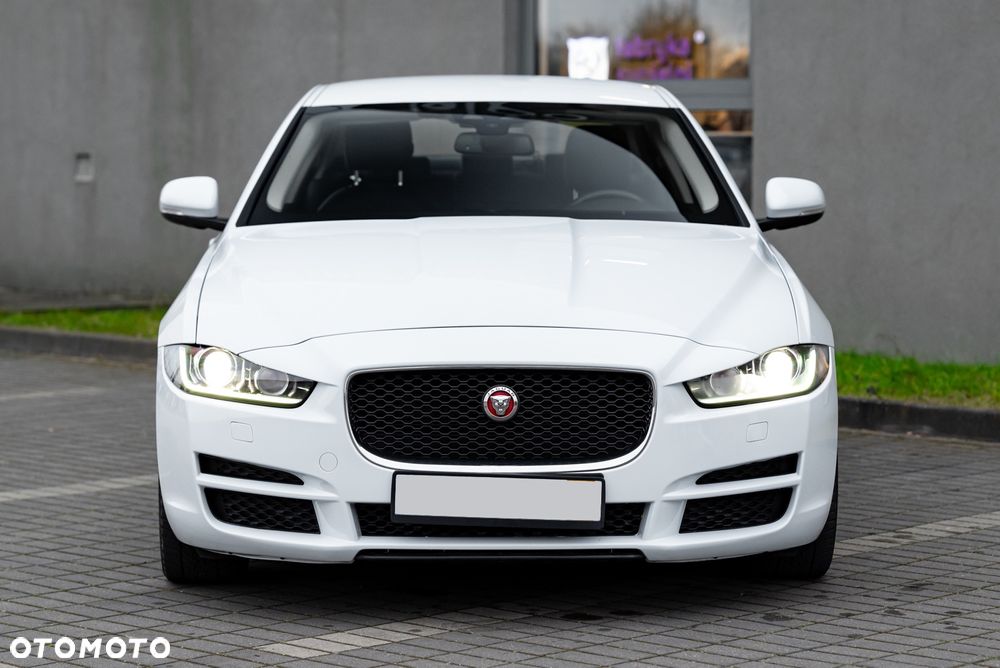 Jaguar XE - 7
