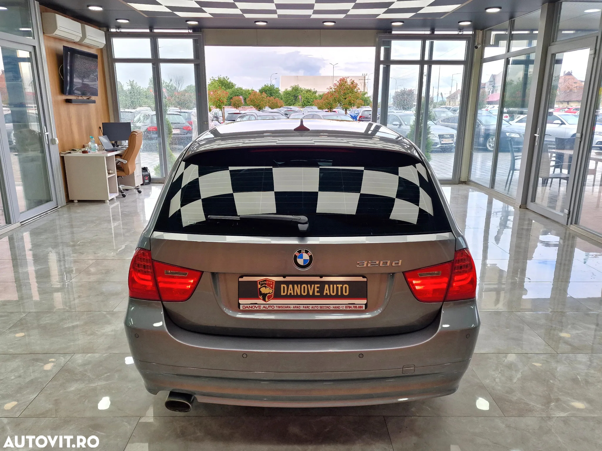 BMW Seria 3 320d DPF Touring Aut. - 11