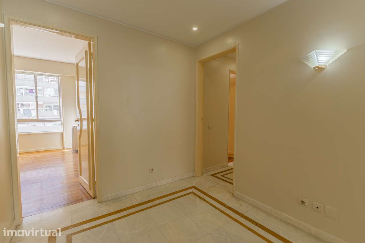 Amplo apartamento T3 de 150 m² junto ao Aeroporto de Lisboa - Com Est - Grande imagem: 5/27
