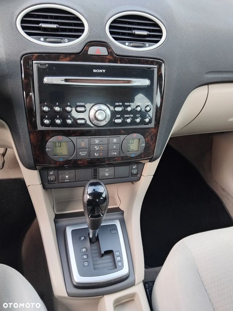 Ford Focus 1.6 Ghia - 15