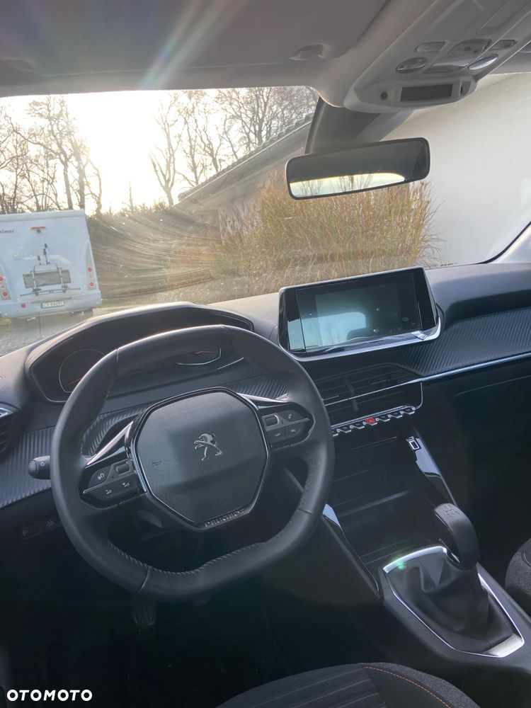Peugeot 208 - 19