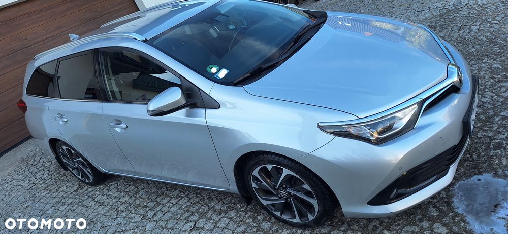 Toyota Auris 1.4 D-4D Premium Comfort - 4