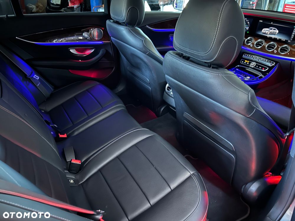 Mercedes-Benz Klasa E 220 d 4-Matic 9G-TRONIC - 37