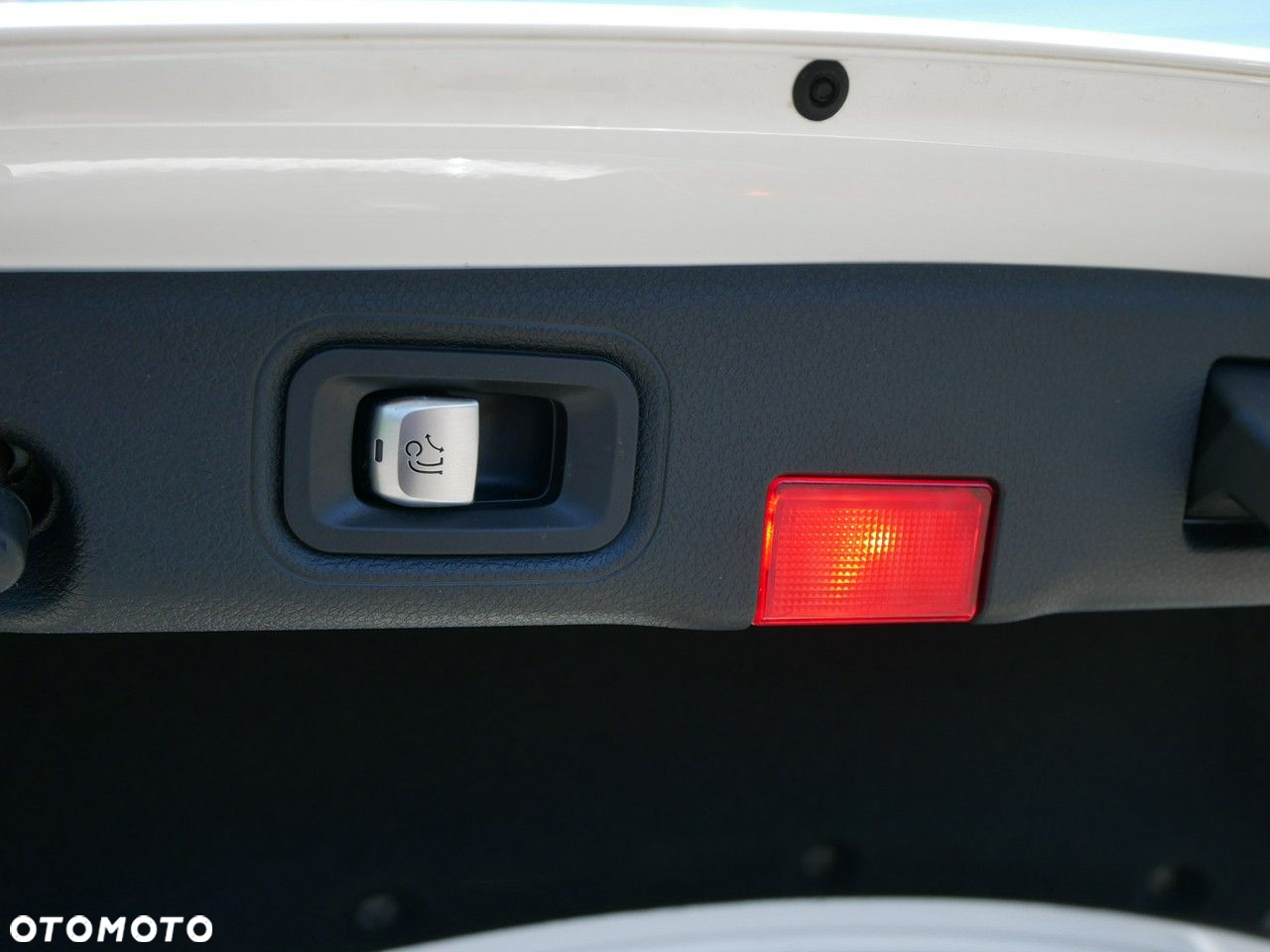 Mercedes-Benz Klasa E 220 d 9G-TRONIC - 28